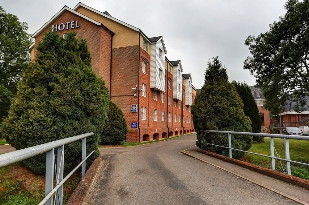 Best Western Plus Moat House Reading Exterior photo